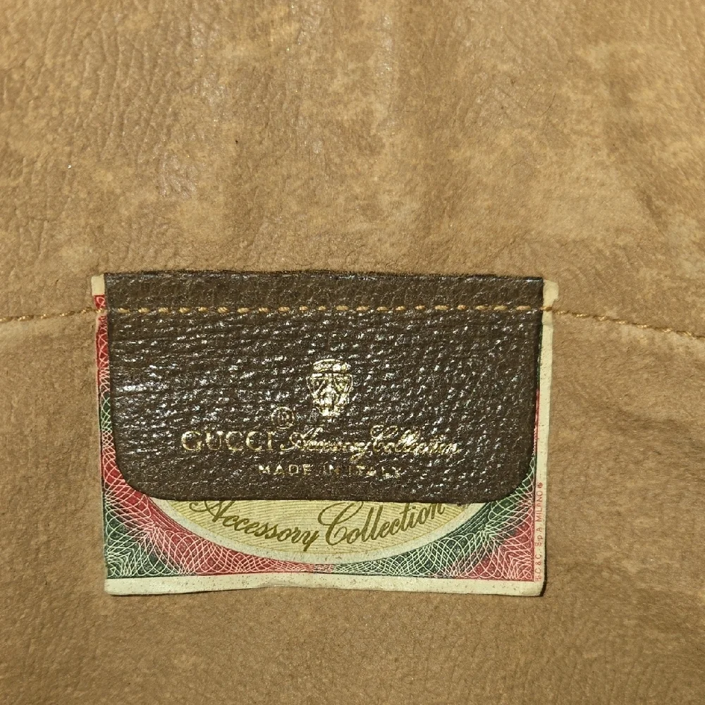 Gucci Signature Monogram Supreme Shoulder Bag in Brown and Cream - Picture 7 of 16
